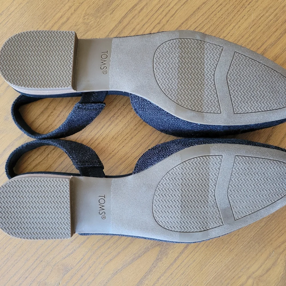 TOMS Black Slingback Pointed-Toe Flats - Picture 5 of 6